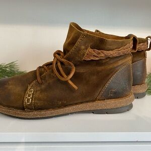 Born Temple Women’s Size 10 Distressed Brown Leather Chukka Boots